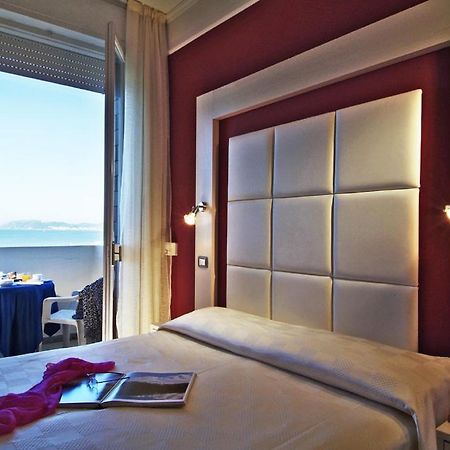 Alexandra Plaza Hotel Риччоне Экстерьер фото