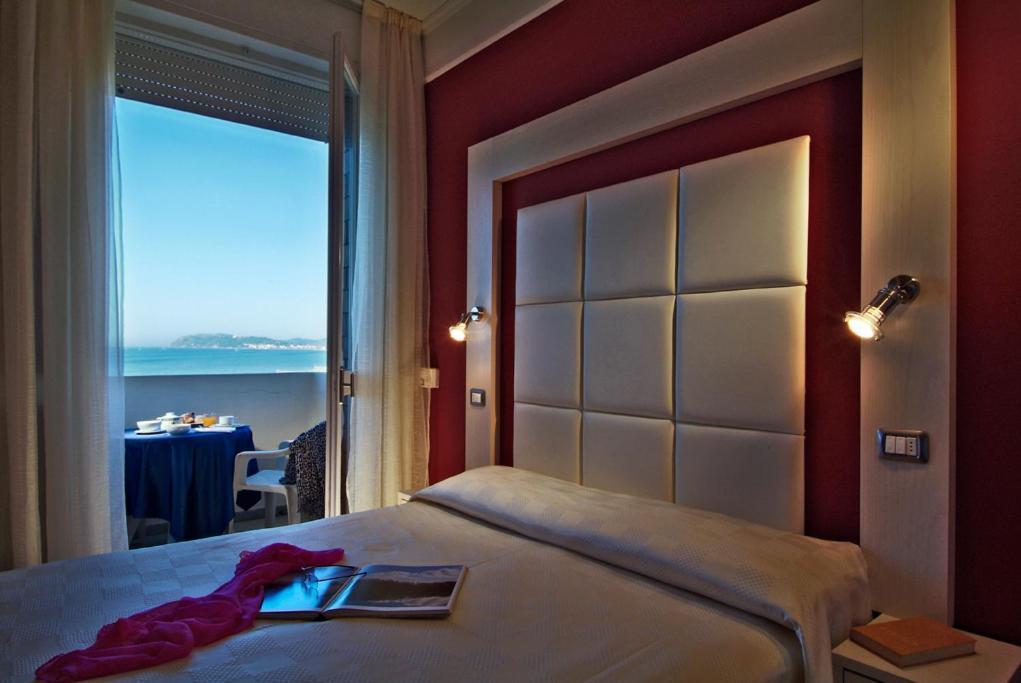 Alexandra Plaza Hotel Риччоне Экстерьер фото
