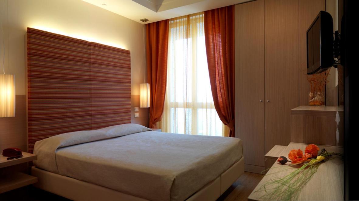 Alexandra Plaza Hotel Риччоне Экстерьер фото