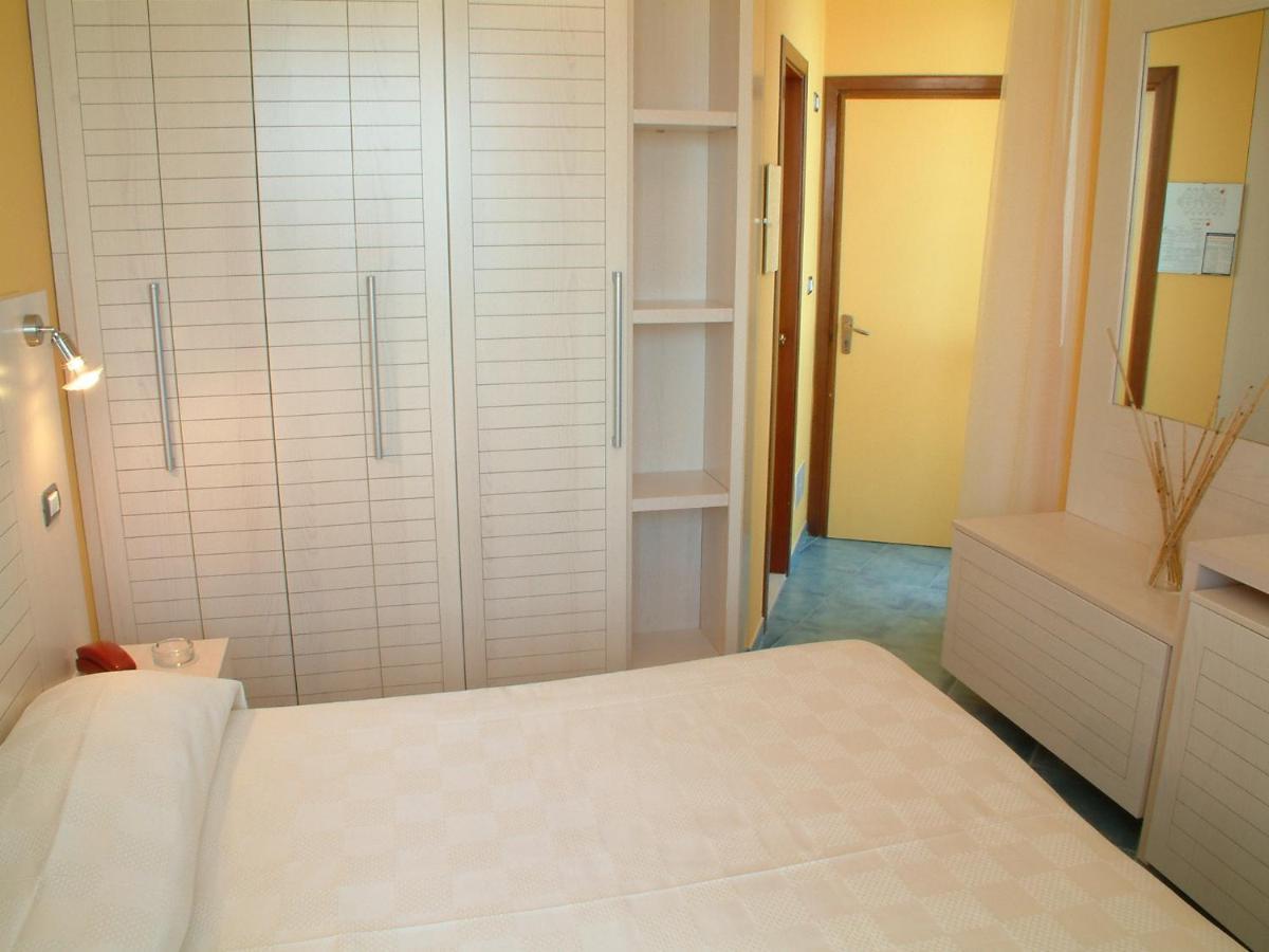 Alexandra Plaza Hotel Риччоне Экстерьер фото