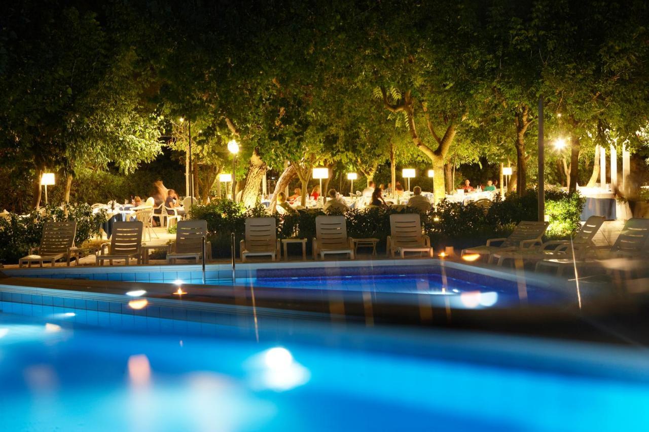 Alexandra Plaza Hotel Риччоне Экстерьер фото