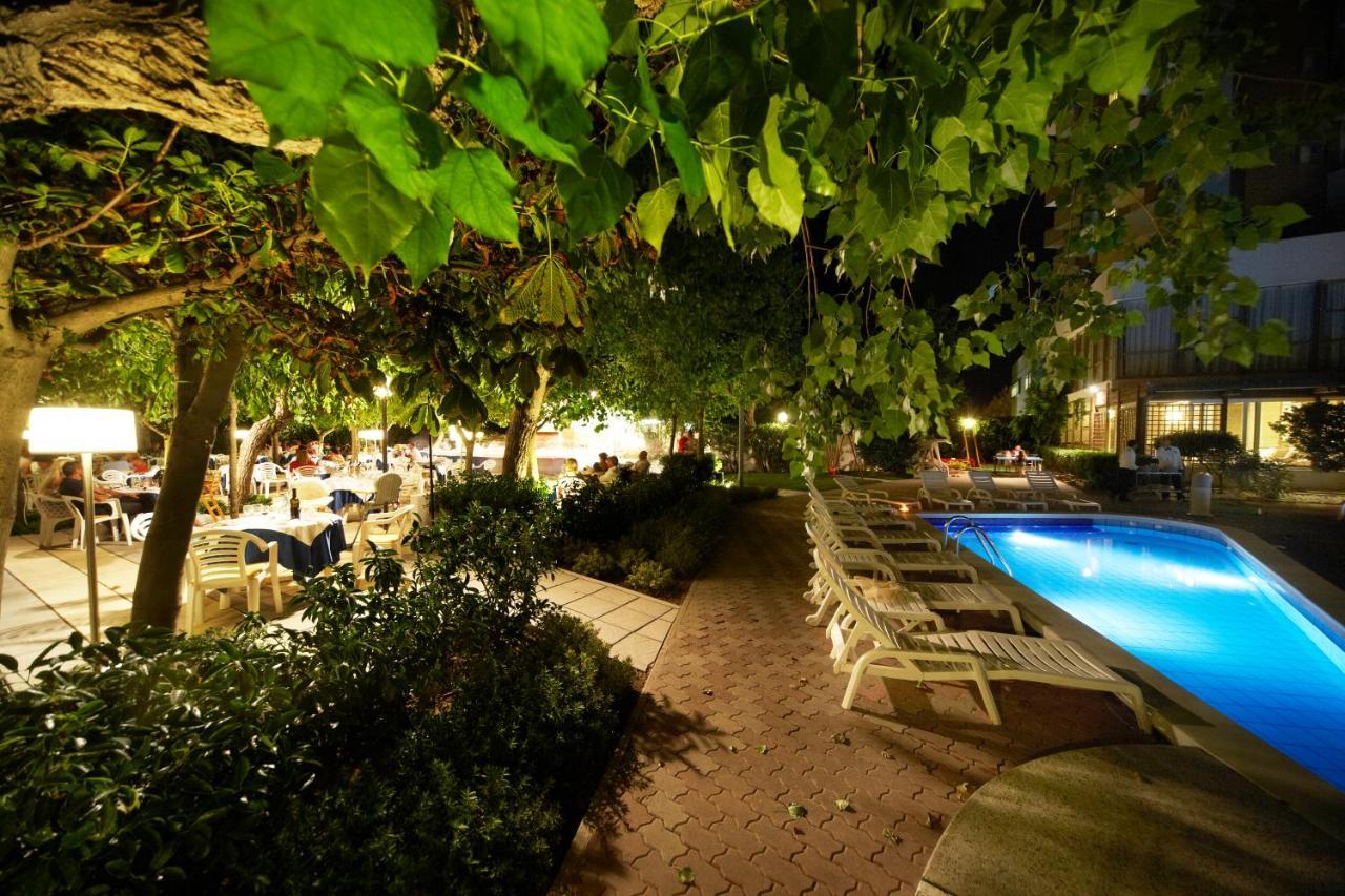 Alexandra Plaza Hotel Риччоне Экстерьер фото