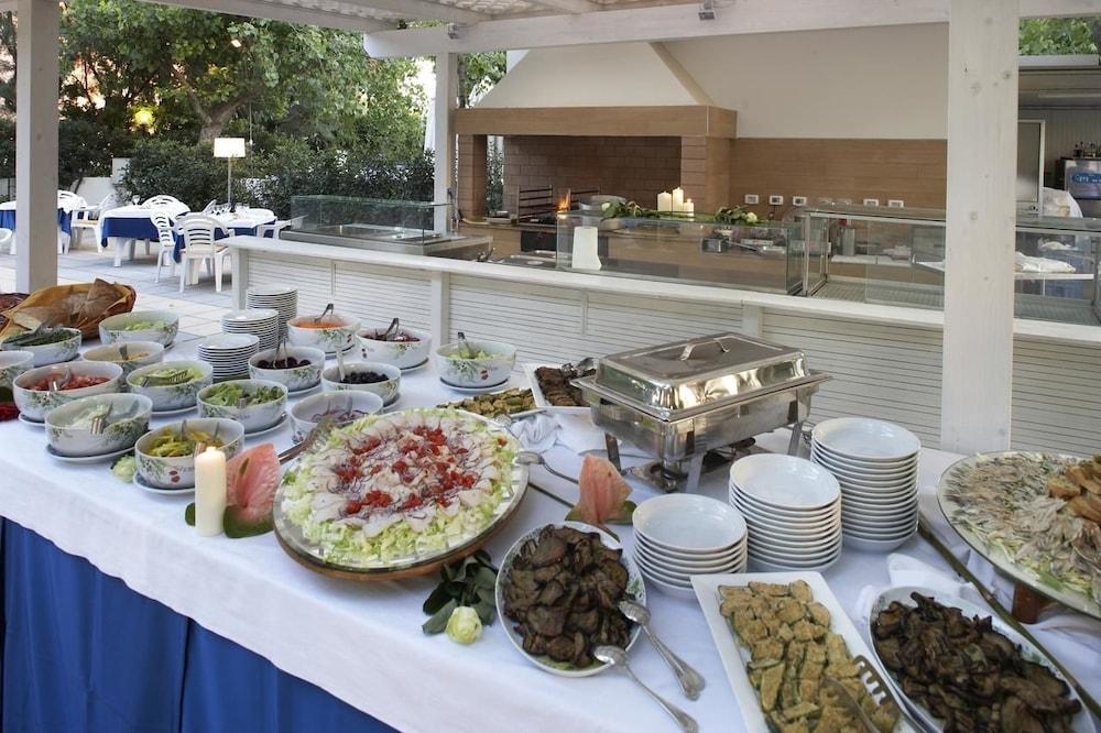 Alexandra Plaza Hotel Риччоне Экстерьер фото