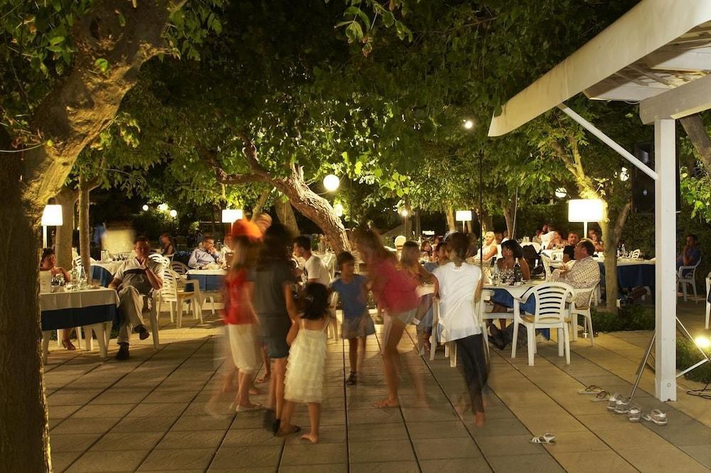 Alexandra Plaza Hotel Риччоне Экстерьер фото