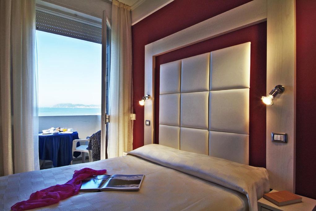 Alexandra Plaza Hotel Риччоне Экстерьер фото